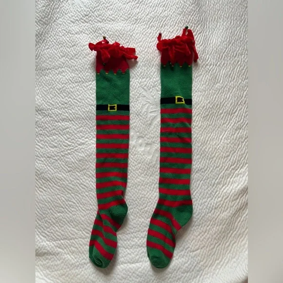🦌⚠️3 FOR $10 SALE⚠️🦌 Festive Red and Green Striped Knee-High Socks - Picture 2 of 2